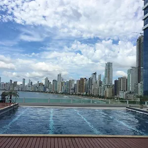 apartamento-frente-mar-com-vista-fantastica.santa-catarina-brasil.com/